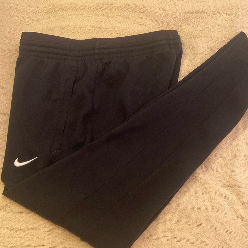 Juniors Small Nike black sweatpants with tapered leg
